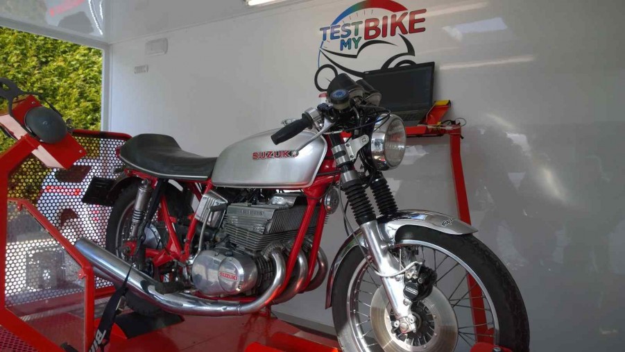 Suzuki GT380 - 1973 avant conversion en injection